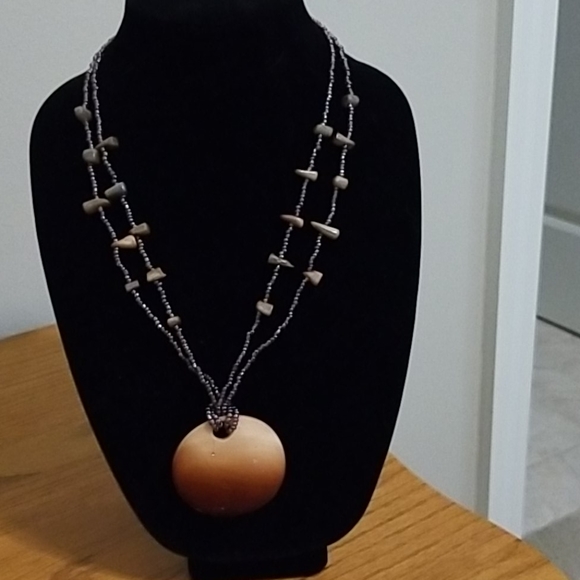 Beautiful dressy beaded necklace - Picture 1 of 3
